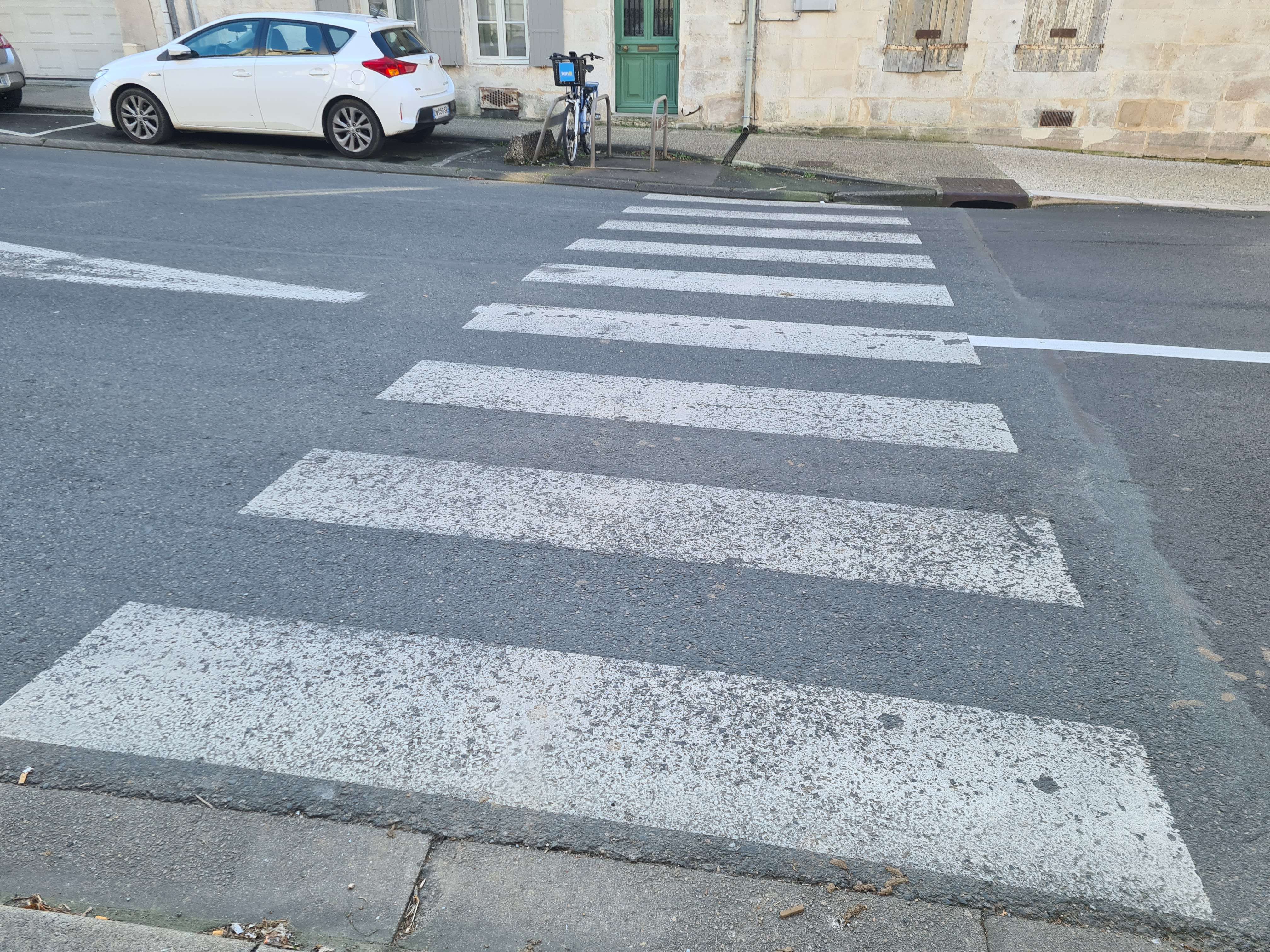 Dépression manquante et passage non équipé des feux piétons