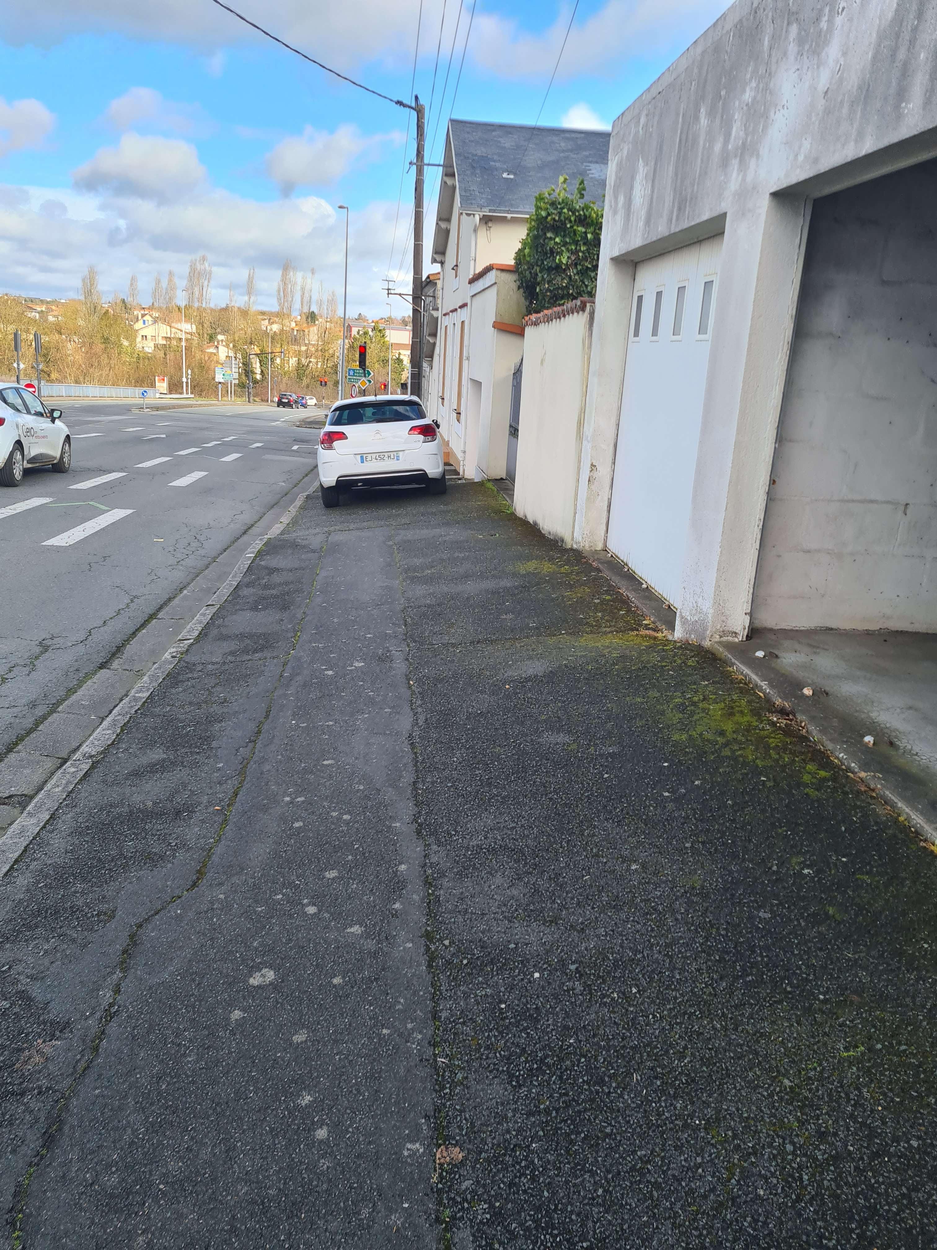 Stationnement sur trottoir récurrent 