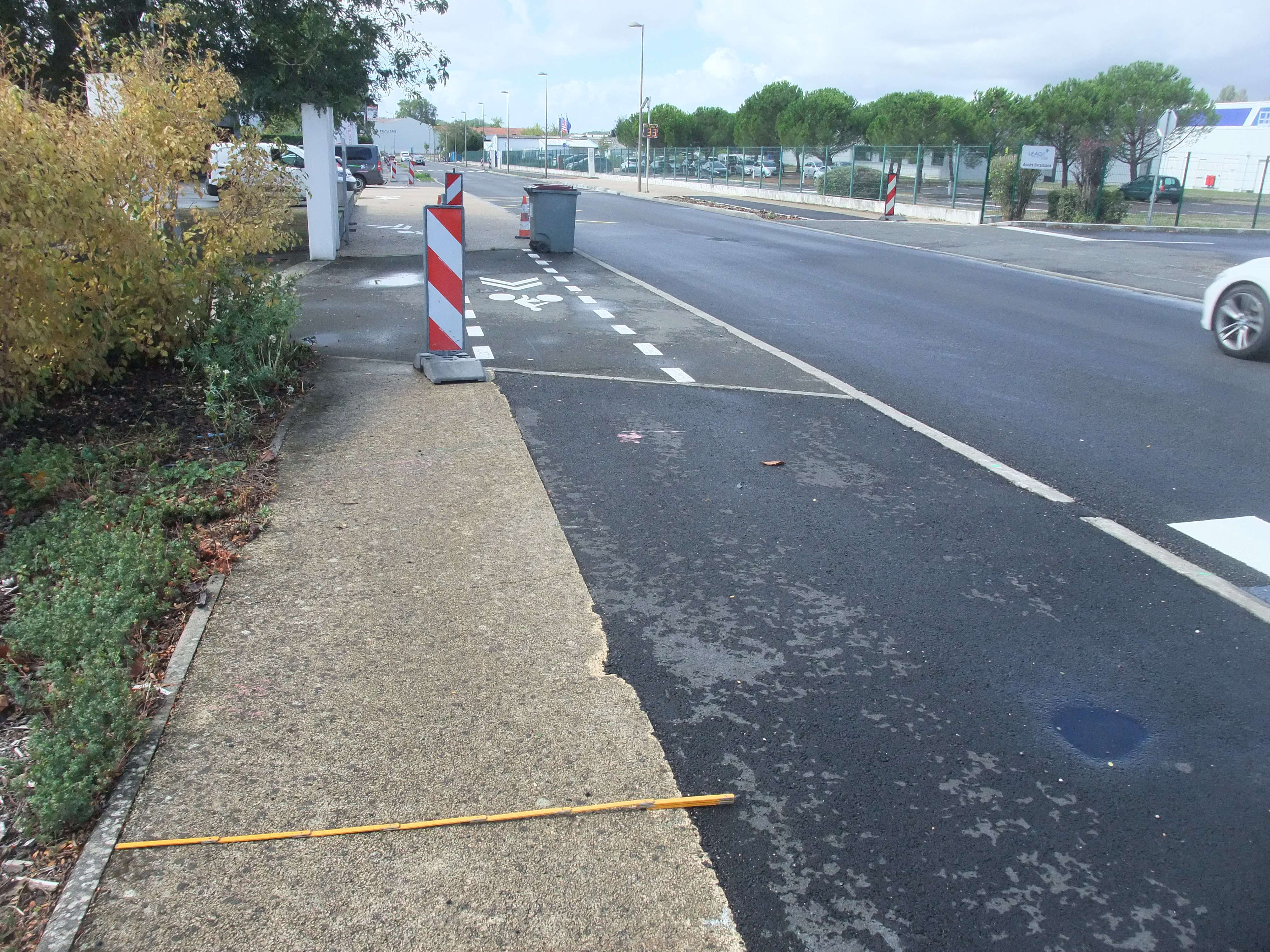 Piste cyclable sur trottoir