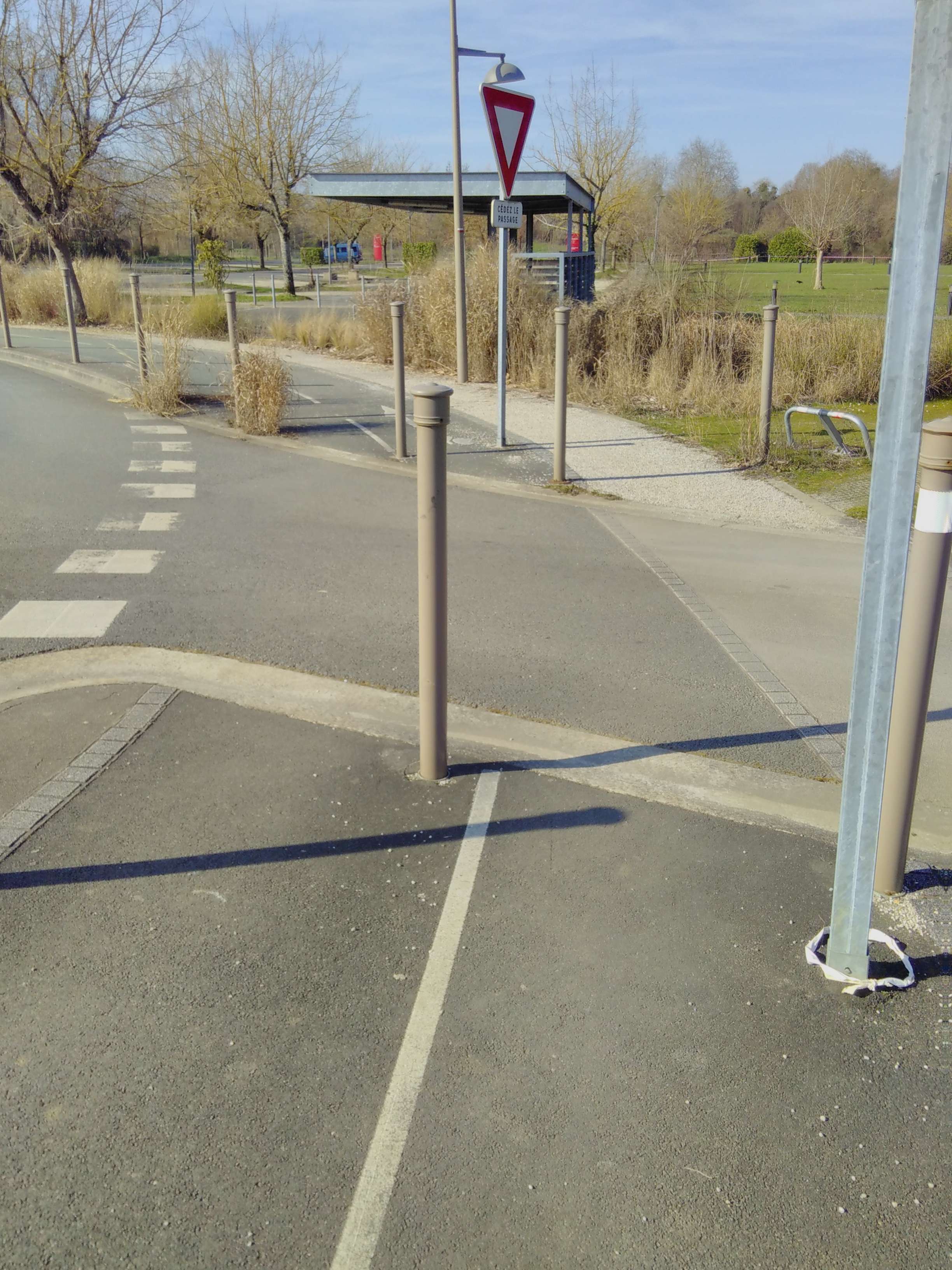Piste cyclable sur trottoir
