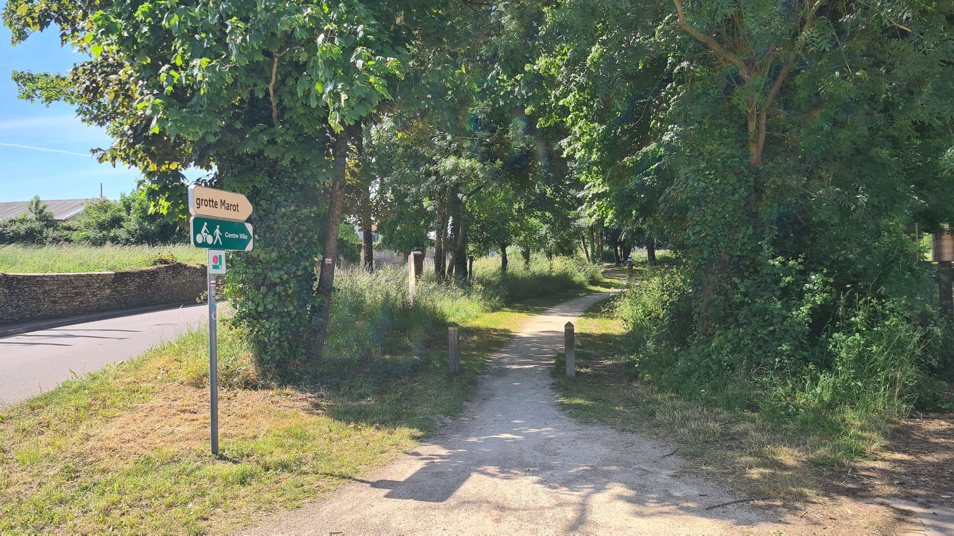 Piste cyclable sur cheminement piétons