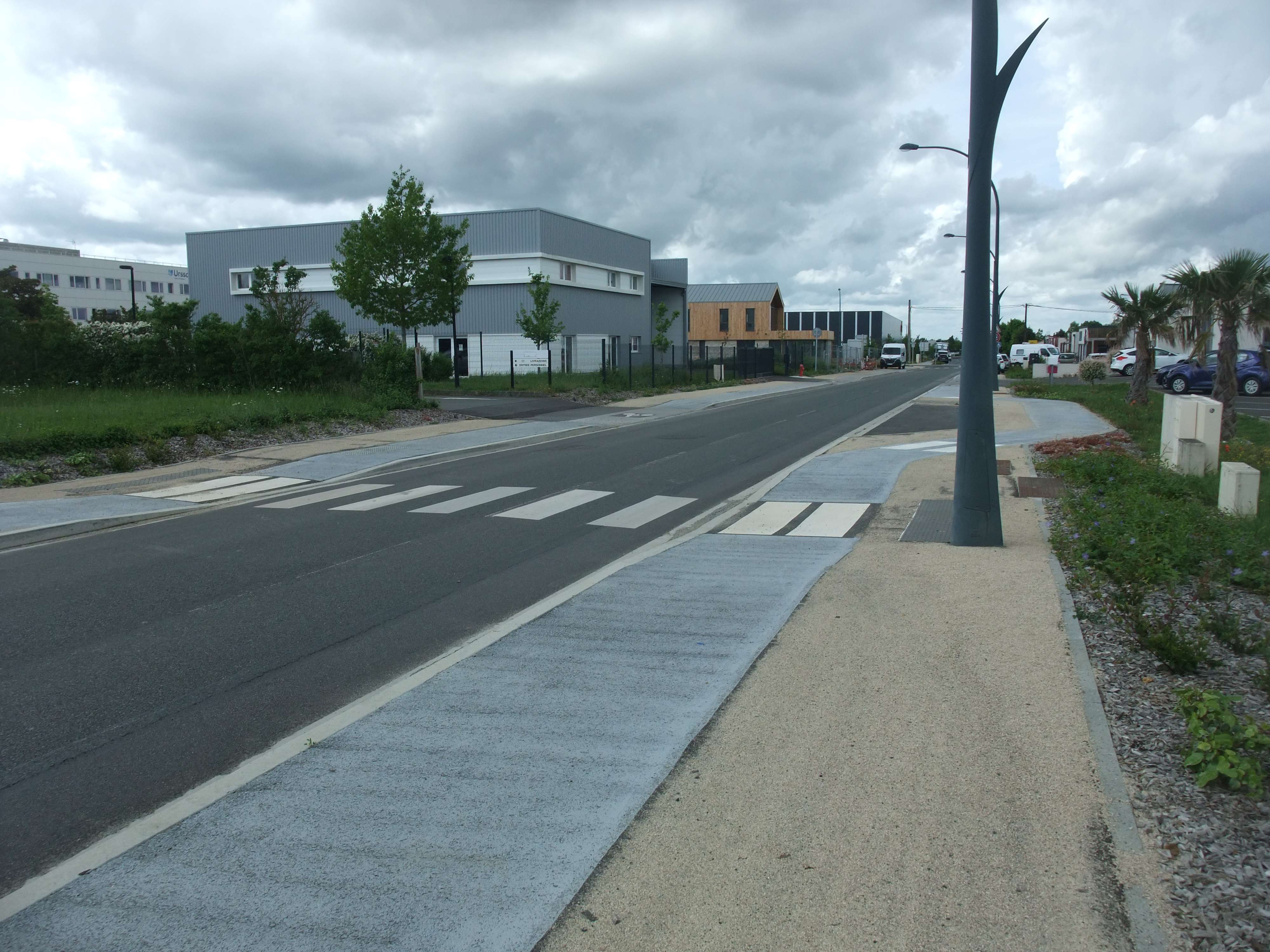 Piste cyclable sur trottoir