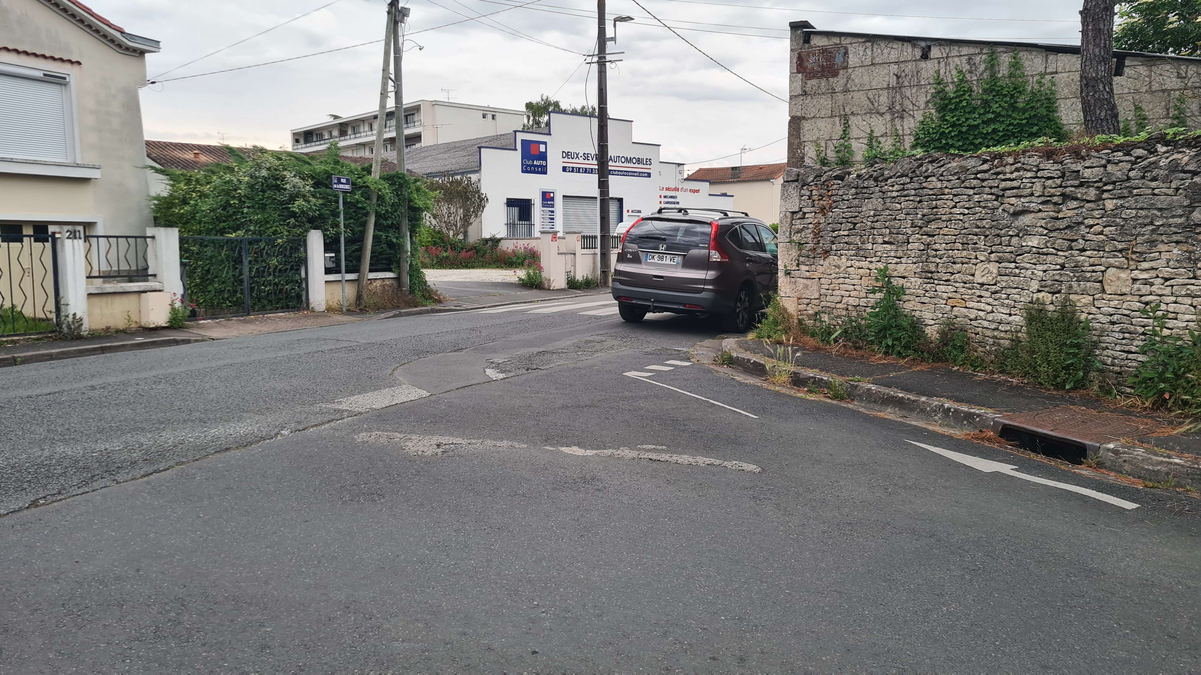 Stationnement sur passage piétons récurrent 