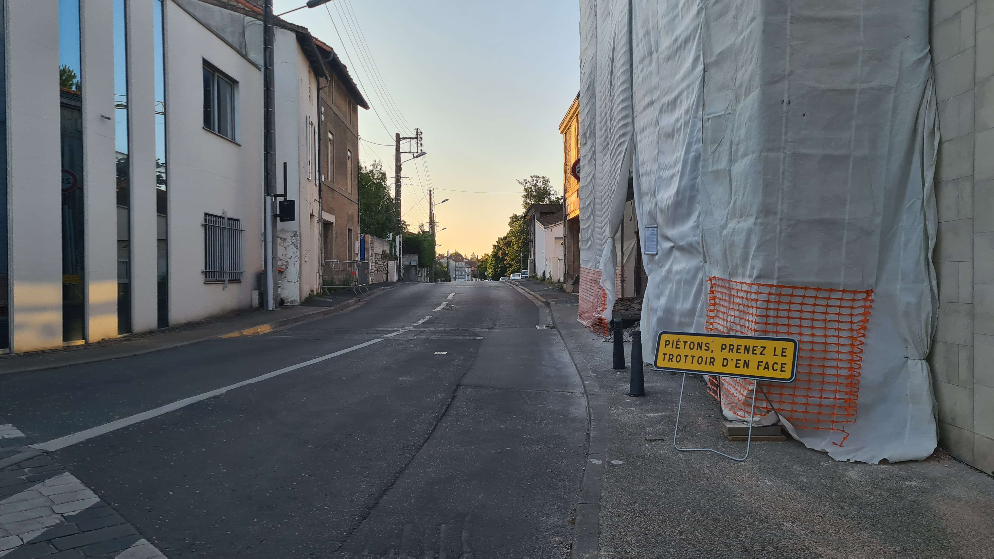 Travaux avec implantation sur le trottoir
